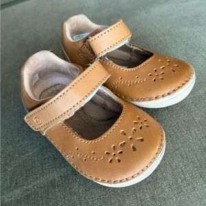 Stride Rite leather flats 4 wide